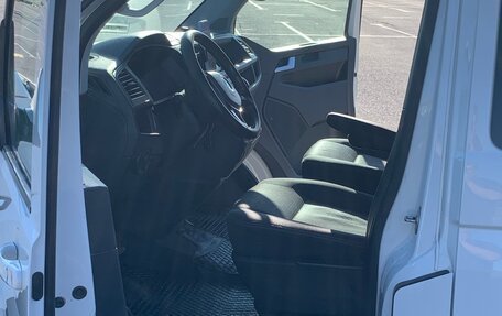 Volkswagen Multivan T6 рестайлинг, 2019 год, 3 100 000 рублей, 12 фотография
