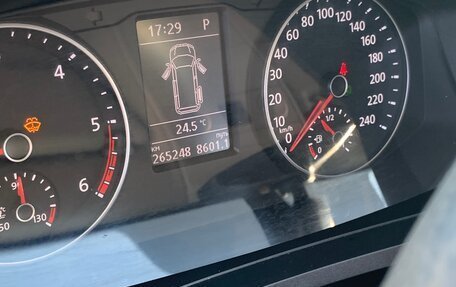 Volkswagen Multivan T6 рестайлинг, 2019 год, 3 100 000 рублей, 16 фотография