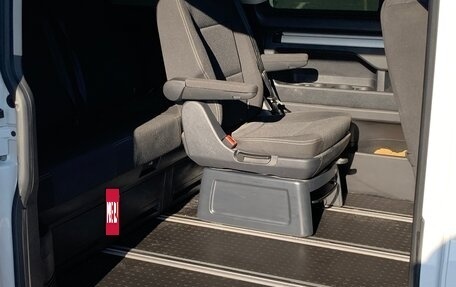 Volkswagen Multivan T6 рестайлинг, 2019 год, 3 100 000 рублей, 19 фотография