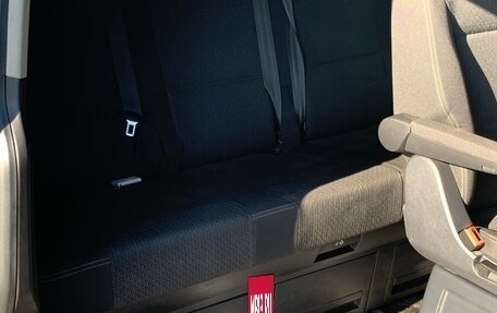 Volkswagen Multivan T6 рестайлинг, 2019 год, 3 100 000 рублей, 18 фотография