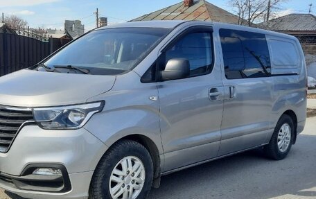 Hyundai Grand Starex Grand Starex I рестайлинг 2, 2019 год, 3 300 000 рублей, 6 фотография