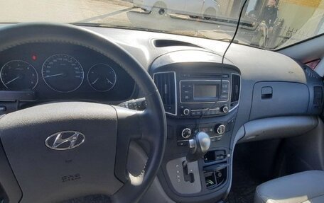 Hyundai Grand Starex Grand Starex I рестайлинг 2, 2019 год, 3 300 000 рублей, 16 фотография