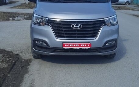 Hyundai Grand Starex Grand Starex I рестайлинг 2, 2019 год, 3 300 000 рублей, 4 фотография