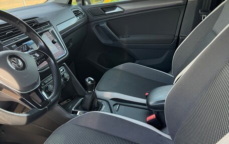 Volkswagen Tiguan II, 2018 год, 2 100 000 рублей, 11 фотография