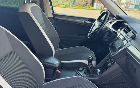 Volkswagen Tiguan II, 2018 год, 2 100 000 рублей, 10 фотография