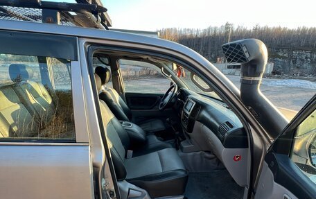 Toyota Land Cruiser 100 рестайлинг 2, 2003 год, 1 350 000 рублей, 8 фотография