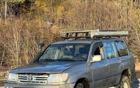 Toyota Land Cruiser 100 рестайлинг 2, 2003 год, 1 350 000 рублей, 2 фотография