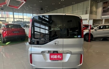 Honda Stepwgn IV, 2016 год, 1 720 000 рублей, 4 фотография