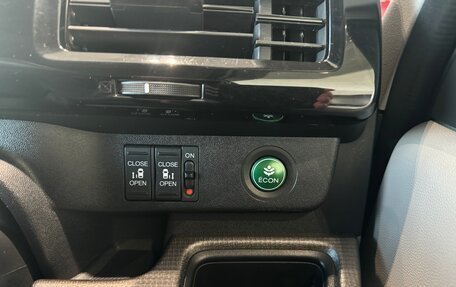 Honda Stepwgn IV, 2016 год, 1 720 000 рублей, 16 фотография