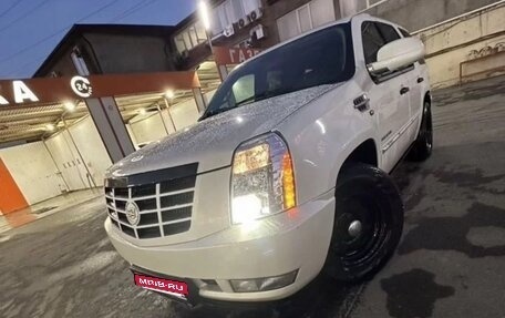 Cadillac Escalade III, 2010 год, 2 300 000 рублей, 2 фотография