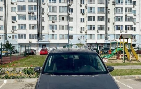 Volkswagen Touran III, 2010 год, 799 999 рублей, 1 фотография