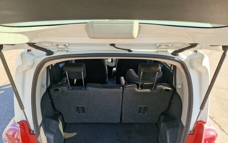 Toyota Ractis I, 2010 год, 990 000 рублей, 6 фотография
