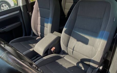 Volkswagen Touran III, 2010 год, 799 999 рублей, 10 фотография