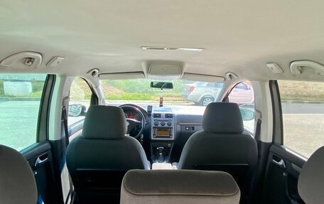 Volkswagen Touran III, 2010 год, 799 999 рублей, 12 фотография