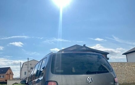 Volkswagen Touran III, 2010 год, 799 999 рублей, 7 фотография