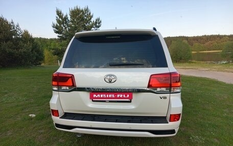 Toyota Land Cruiser 200, 2018 год, 7 000 000 рублей, 3 фотография
