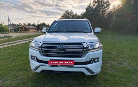 Toyota Land Cruiser 200, 2018 год, 7 000 000 рублей, 4 фотография