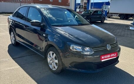 Volkswagen Polo VI (EU Market), 2012 год, 690 000 рублей, 2 фотография
