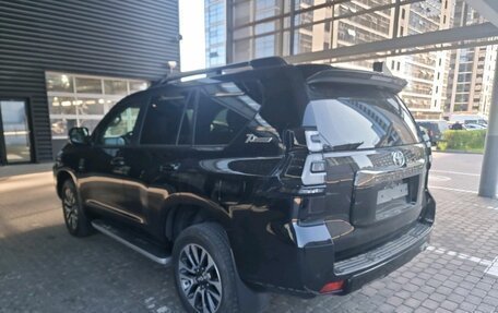 Toyota Land Cruiser Prado 150 рестайлинг 2, 2021 год, 7 200 000 рублей, 2 фотография