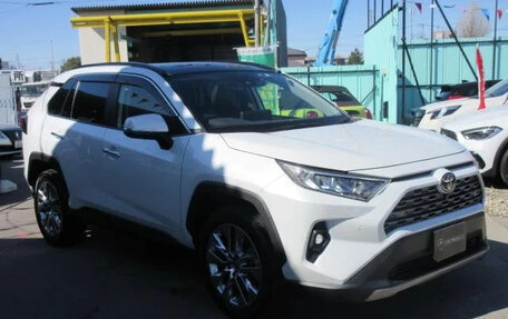 Toyota RAV4, 2022 год, 2 350 000 рублей, 2 фотография