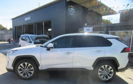 Toyota RAV4, 2022 год, 2 350 000 рублей, 3 фотография