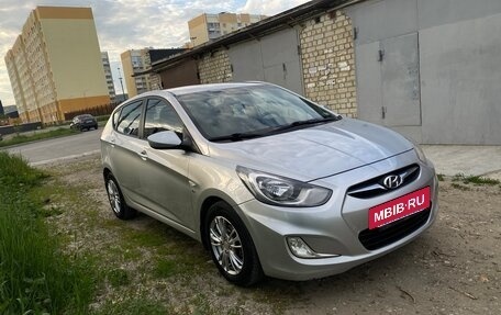 Hyundai Solaris II рестайлинг, 2012 год, 950 000 рублей, 3 фотография
