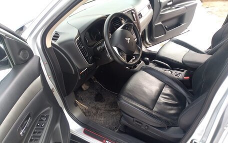 Mitsubishi Outlander III рестайлинг 3, 2013 год, 1 550 000 рублей, 5 фотография