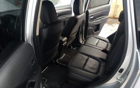 Mitsubishi Outlander III рестайлинг 3, 2013 год, 1 550 000 рублей, 6 фотография