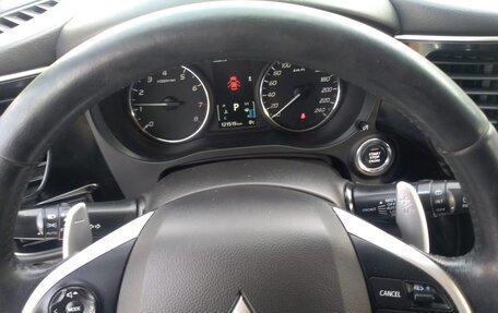 Mitsubishi Outlander III рестайлинг 3, 2013 год, 1 550 000 рублей, 7 фотография