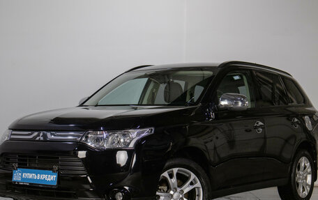 Mitsubishi Outlander III рестайлинг 3, 2013 год, 1 849 000 рублей, 4 фотография