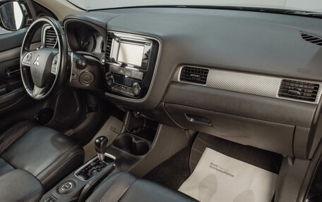 Mitsubishi Outlander III рестайлинг 3, 2013 год, 1 849 000 рублей, 10 фотография