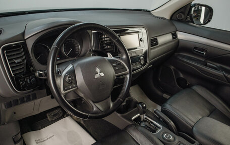 Mitsubishi Outlander III рестайлинг 3, 2013 год, 1 849 000 рублей, 9 фотография