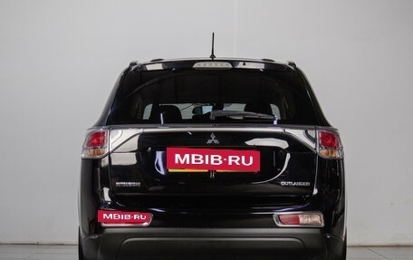Mitsubishi Outlander III рестайлинг 3, 2013 год, 1 849 000 рублей, 6 фотография