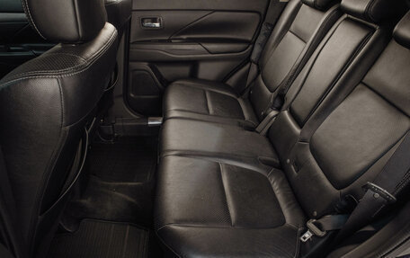 Mitsubishi Outlander III рестайлинг 3, 2013 год, 1 849 000 рублей, 19 фотография