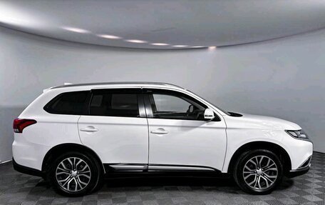 Mitsubishi Outlander III рестайлинг 3, 2018 год, 1 749 000 рублей, 4 фотография