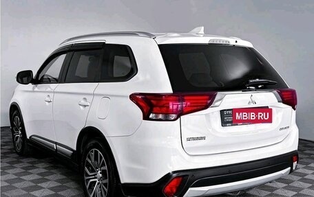 Mitsubishi Outlander III рестайлинг 3, 2018 год, 1 749 000 рублей, 7 фотография