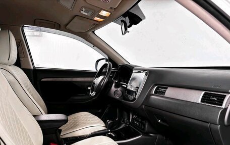 Mitsubishi Outlander III рестайлинг 3, 2018 год, 1 749 000 рублей, 11 фотография