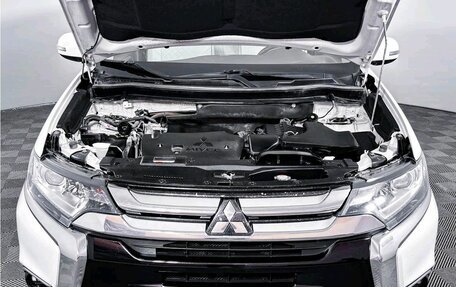 Mitsubishi Outlander III рестайлинг 3, 2018 год, 1 749 000 рублей, 9 фотография