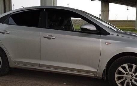 Hyundai Solaris II рестайлинг, 2018 год, 620 000 рублей, 3 фотография