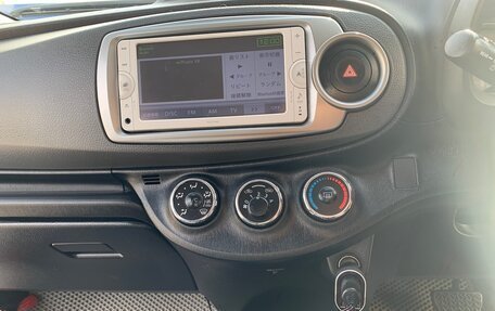 Toyota Vitz, 2013 год, 890 000 рублей, 7 фотография