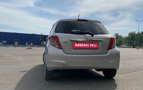 Toyota Vitz, 2013 год, 890 000 рублей, 9 фотография