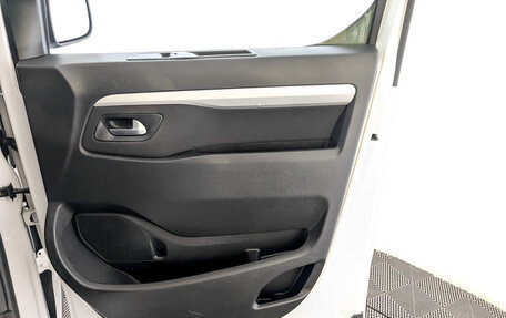 Peugeot Traveller I, 2021 год, 2 720 000 рублей, 24 фотография