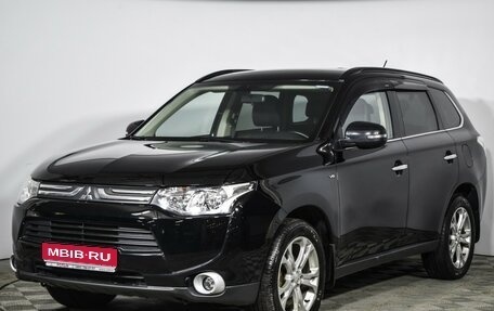 Mitsubishi Outlander III рестайлинг 3, 2014 год, 1 817 000 рублей, 1 фотография