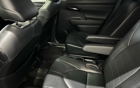 Toyota Highlander, 2021 год, 4 400 000 рублей, 8 фотография