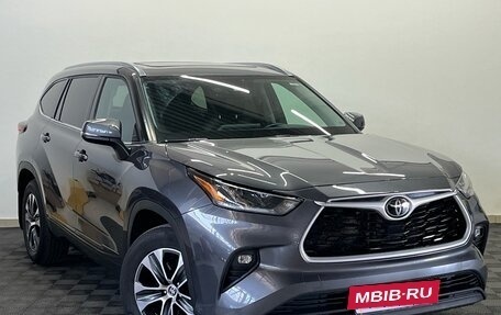 Toyota Highlander, 2021 год, 4 400 000 рублей, 3 фотография