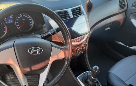 Hyundai Solaris II рестайлинг, 2013 год, 700 000 рублей, 7 фотография