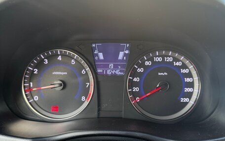 Hyundai Solaris II рестайлинг, 2013 год, 700 000 рублей, 8 фотография