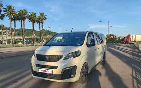 Peugeot Traveller I, 2018 год, 2 550 000 рублей, 4 фотография