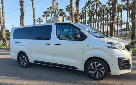 Peugeot Traveller I, 2018 год, 2 550 000 рублей, 10 фотография