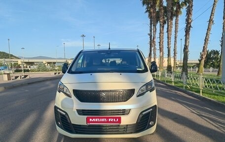 Peugeot Traveller I, 2018 год, 2 550 000 рублей, 3 фотография